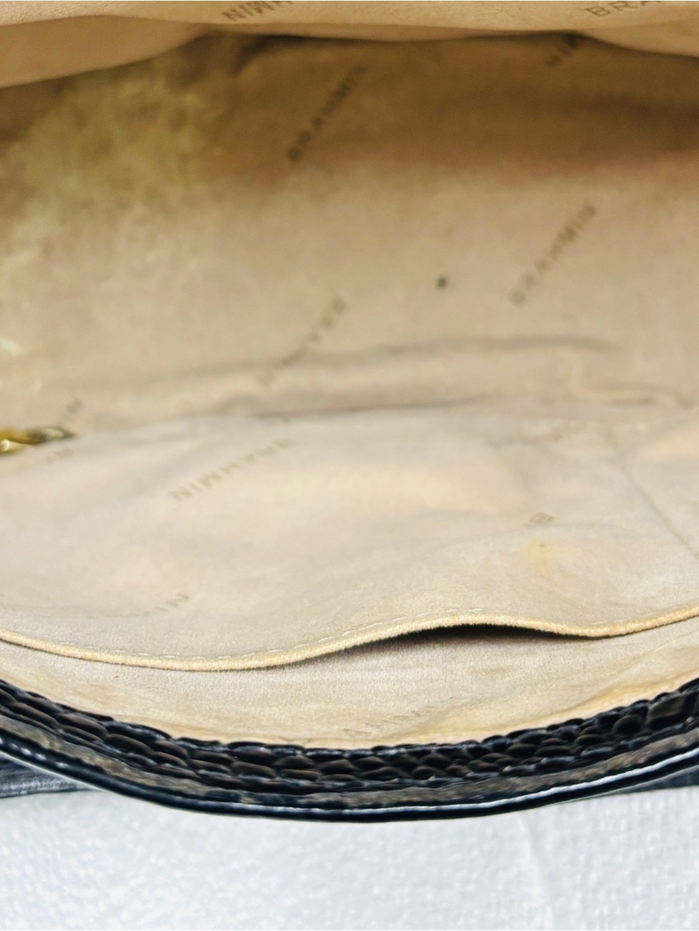 Vintage Brahmin Black Croc-Embossed Leather Crossbody with Gold-Tone Hardware - Picture 9 of 16